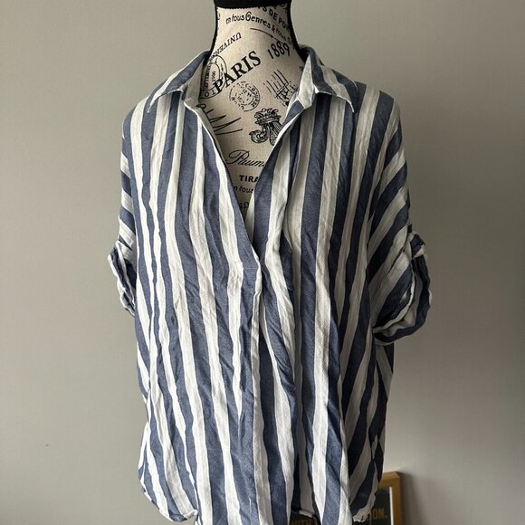 Crown & Ivy Blue and White Striped Popover Shirt - Size Large - Picture 1 of 3